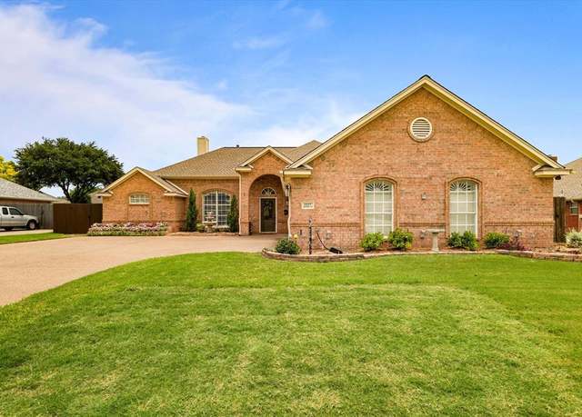 Property at 6932 Danele Ct, Richland Hills, TX 76118, 3 beds, 2 baths