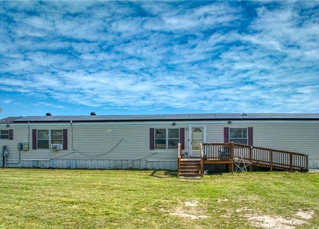 Property at 2201 Oak Valley Ln, Corsicana, TX 75110, 3 beds, 2 baths
