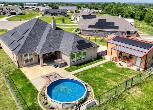 Property at 1036 Northern Oaks Ct, Springtown, TX 76082, 4 beds, 3 baths