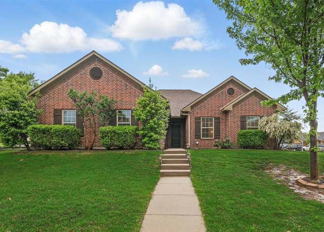 Property at 311 Wilson St, Whitesboro, TX 76273, 3 beds, 2 baths