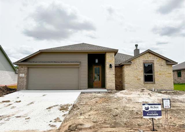 Property at 629 Mooney Dr, Saginaw, TX 76179, 3 beds, 2 baths