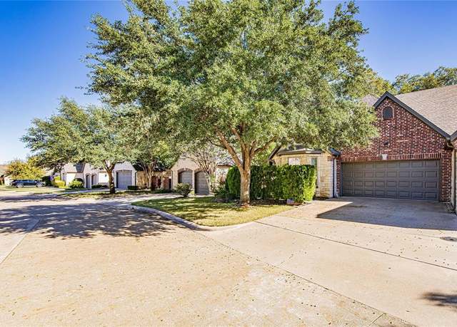 Property at 719 N Avalon Ct, Granbury, TX 76048, 3 beds, 2 baths