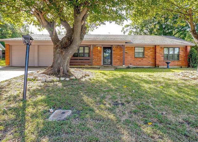 Property at 3021 Choctaw Trl, Fort Worth, TX 76116, 3 beds, 2 baths