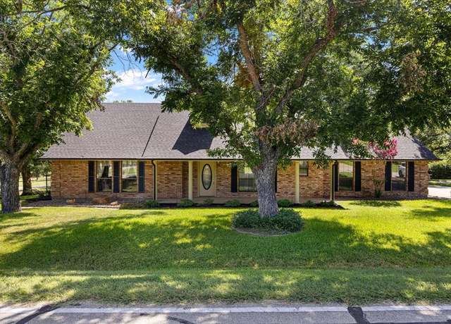 Property at 8901 Magnolia Vale Dr, Granbury, TX 76049, 3 beds, 2 baths