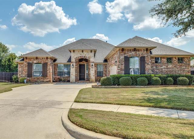 Property at 8001 Comstock Dr, Arlington, TX 76001, 5 beds, 3 baths