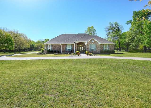 Property at 1 Bluebonnet Trl, Greenville, TX 75402, 3 beds, 2.5 baths