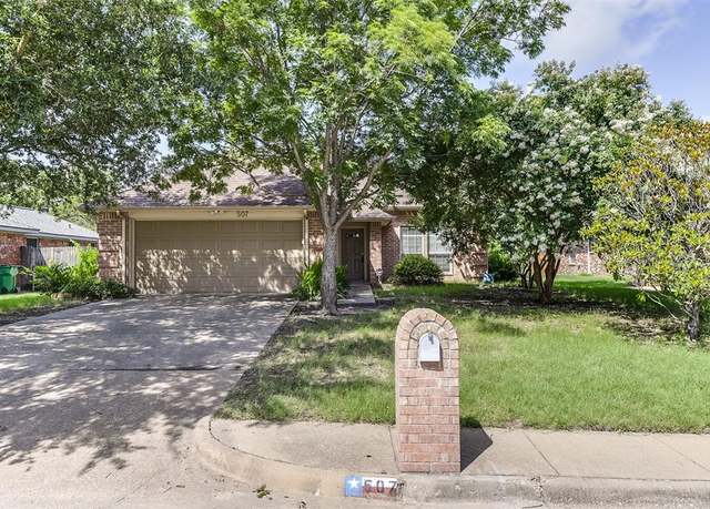 Property at 507 Tulane Dr, Waxahachie, TX 75165, 3 beds, 2 baths