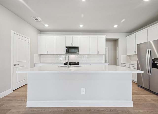 Property at 6625 Coyote Valley Trl, Fort Worth, TX 76036, 4 beds, 3.5 baths