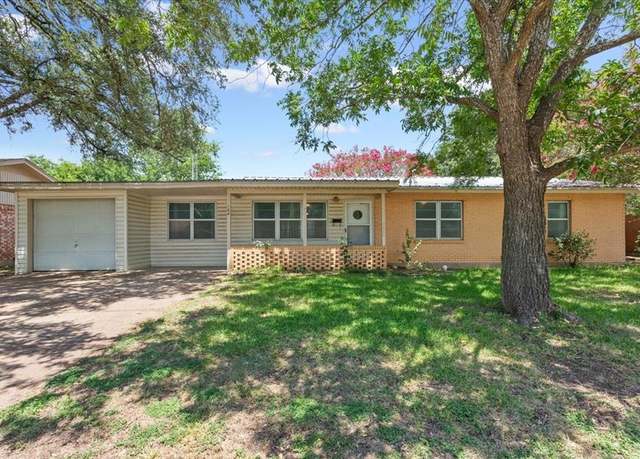 Property at 104 Crockett St, Mcgregor, TX 76657, 3 beds, 1.5 baths