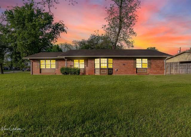 Property at 1920 Normand Ave, Bossier City, LA 71112, 4 beds, 1.5 baths