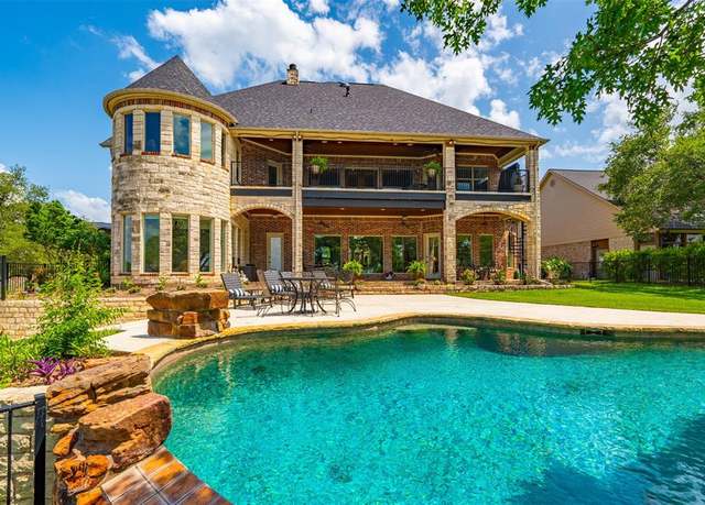Property at 1916 W Emerald Bend Ct, Granbury, TX 76049, 5 beds, 6 baths