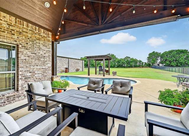Property at 686 Cypress Point Dr, Gunter, TX 75058, 3 beds, 2.5 baths