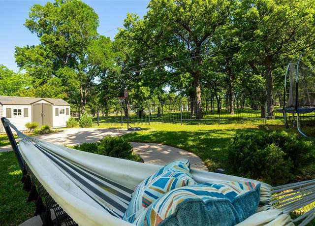 Property at 6711 Parkside Ct, Arlington, TX 76016, 4 beds, 3 baths