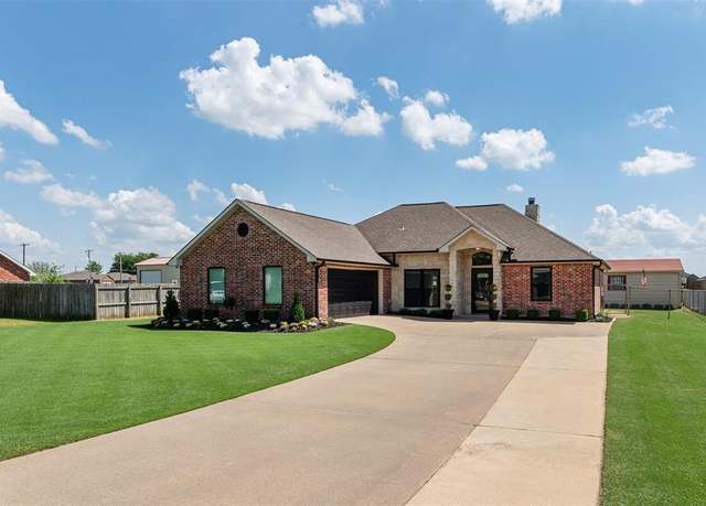 Property at 306 E Pine St, Mabank, TX 75147, 3 beds, 2 baths