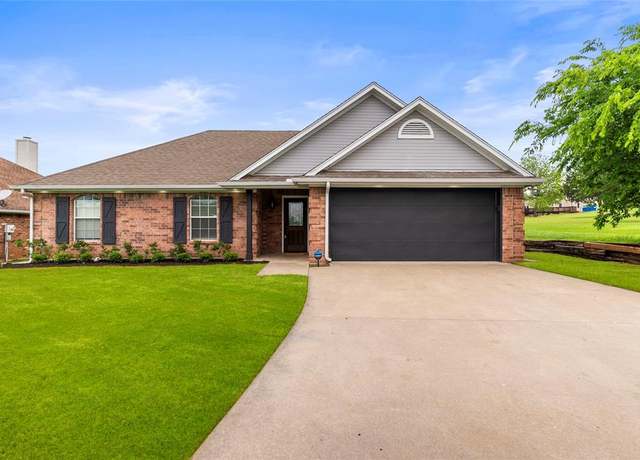 Property at 400 W Sherman Dr, Aubrey, TX 76227, 4 beds, 2 baths