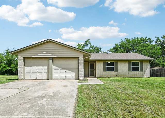 Property at 207 Bluebird Cir, Denton, TX 76209, 3 beds, 2 baths