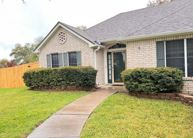 Property at 2101 Rawhide Trl, Temple, TX 76502, 3 beds, 2 baths