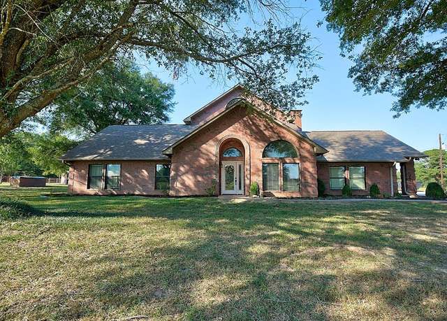Property at 2517 CR 2110, Hooks, TX 75561, 7 beds, 3 baths