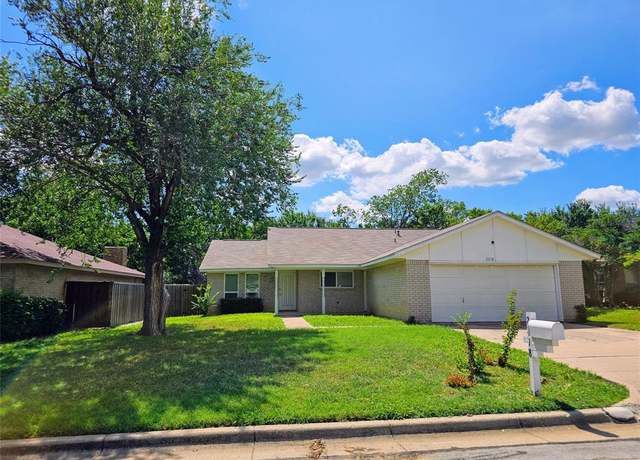 Property at 2218 Honey Creek Ln, Arlington, TX 76006, 3 beds, 2 baths