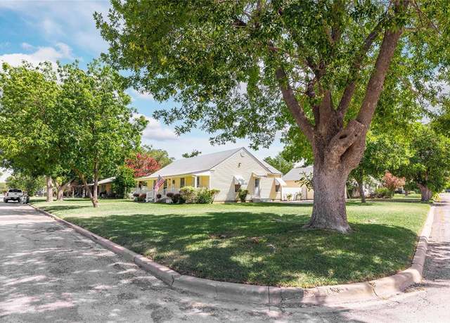 Property at 2308 Dartmore St, Brownwood, TX 76801, 3 beds, 2 baths