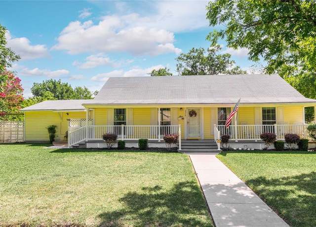 Property at 2308 Dartmore St, Brownwood, TX 76801, 3 beds, 2 baths
