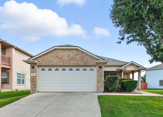 Property at 1101 Castle Top Dr, Fort Worth, TX 76052, 3 beds, 2 baths
