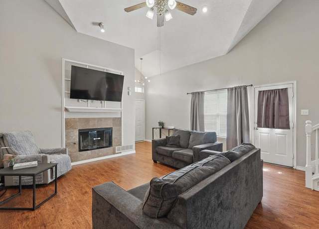 Property at 2012 Raven Ln, Lewisville, TX 75077, 3 beds, 2 baths