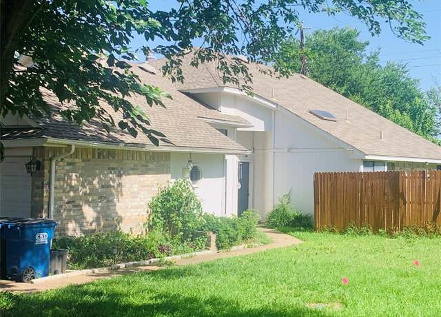 Property at 102 Hollywood Dr, Glenn Heights, TX 75154, 3 beds, 2 baths