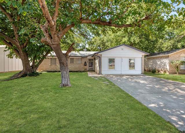 Property at 1624 Americana Blvd, Blue Mound, TX 76131, 3 beds, 2 baths