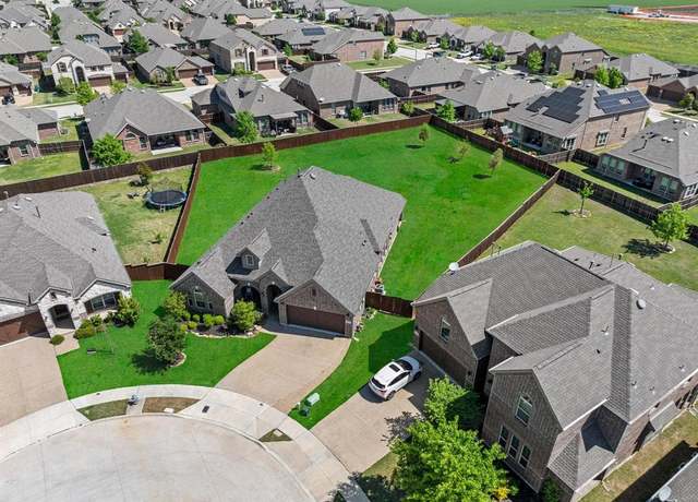 Property at 4304 Caney Creek Cir, Celina, TX 75078, 4 beds, 3 baths