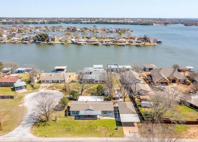 Property at 1708 E Apache Trl, Granbury, TX 76048, 3 beds, 2 baths