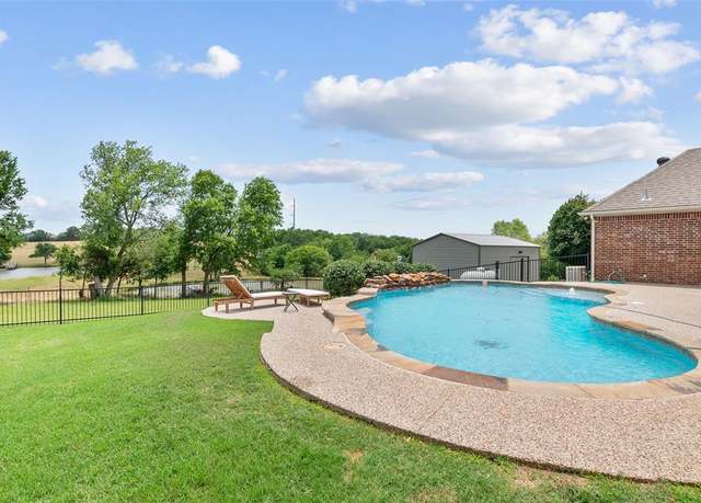 Property at 3023 Andrew Dr, Farmersville, TX 75442, 4 beds, 2.5 baths