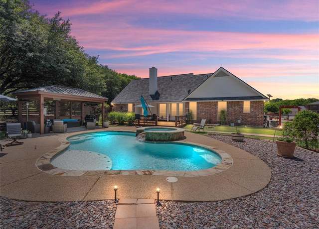 Property at 4710 Ashley Cir, Midlothian, TX 76065, 4 beds, 2 baths