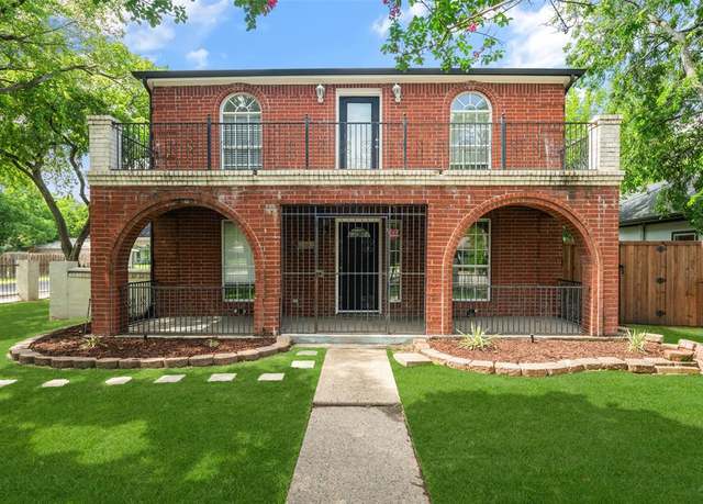 Property at 311 E Walnut St, Celina, TX 75009, 5 beds, 2 baths