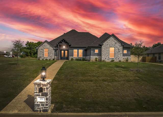 Property at 252 Fox Run Ln, Robinson, TX 76706, 4 beds, 3 baths