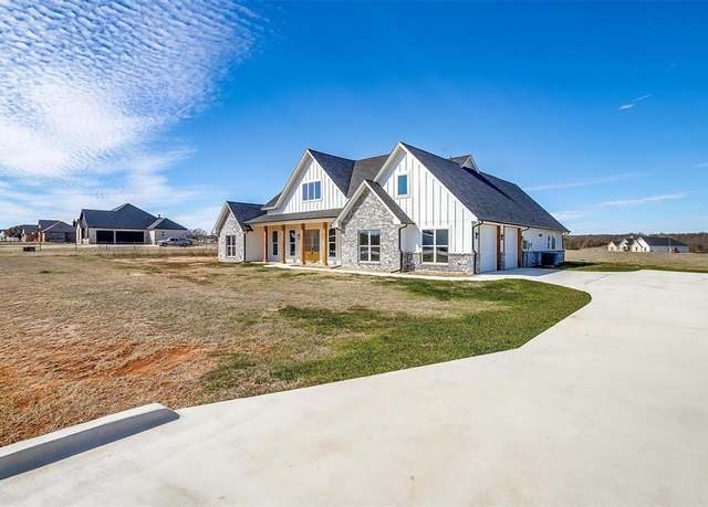 Property at 1081 Paradise Pkwy, Poolville, TX 76487, 4 beds, 3.5 baths