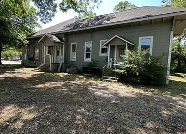 Property at 1309 Park St, Commerce, TX 75428, 6 beds, 4 baths