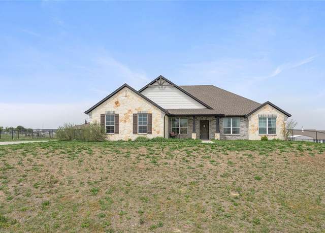 Property at 5017 Freestone Dr, Weatherford, TX 76085, 4 beds, 2 baths