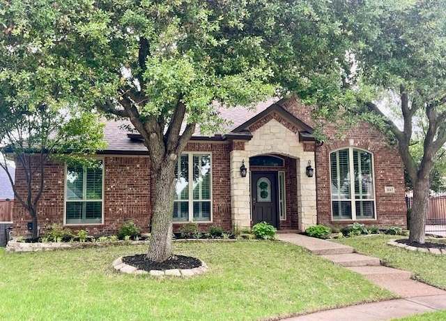 Property at 204 Falcon Cir, Keller, TX 76248, 3 beds, 2 baths