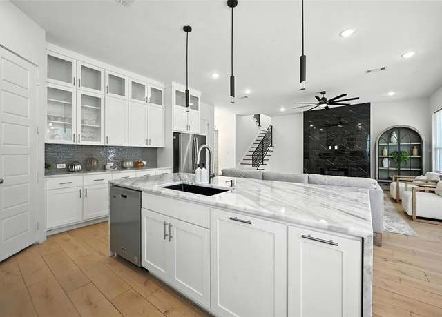 Property at 1338 E Kiest Blvd, Dallas, TX 75216, 4 beds, 3 baths