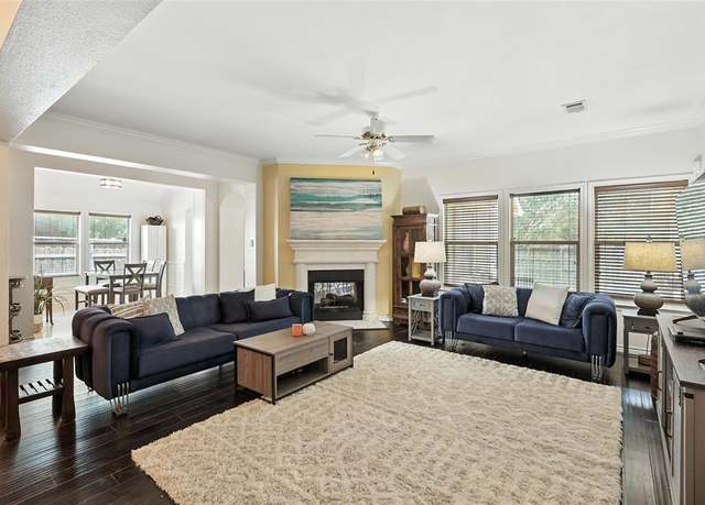 Property at 3532 Mustang Dr, Denton, TX 76210, 4 beds, 2 baths
