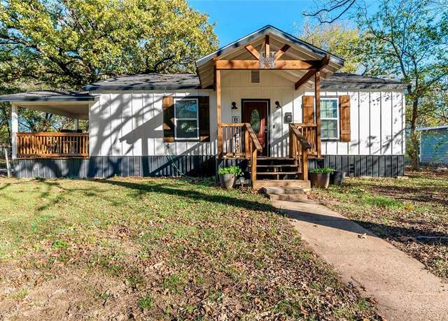Property at 136 NW 33rd, Paris, TX 75460, 4 beds, 2 baths