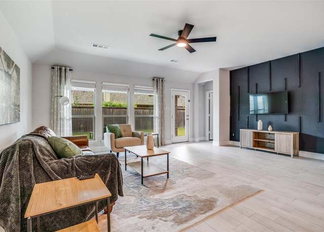 Property at 16705 Lincoln Park Ln, Prosper, TX 75078, 4 beds, 2 baths