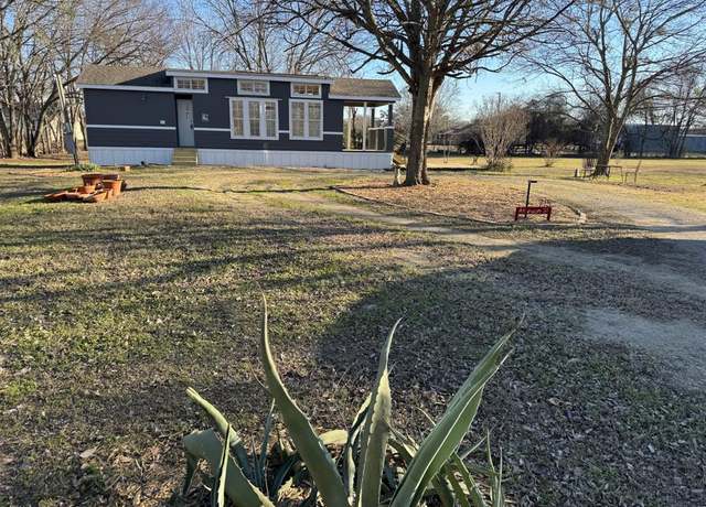 Property at 715 Atkinson St, Blooming Grove, TX 76626, 1 bed, 1 bath