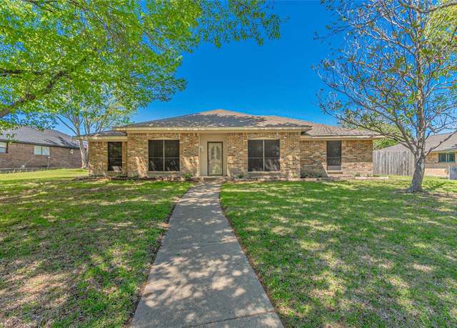 Property at 211 Molina Dr, Sunnyvale, TX 75182, 3 beds, 2 baths