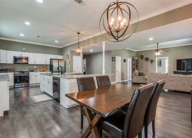 Property at 411 E Ross St, Waxahachie, TX 75165, 3 beds, 2 baths