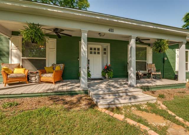 Property at 411 E Ross St, Waxahachie, TX 75165, 3 beds, 2 baths