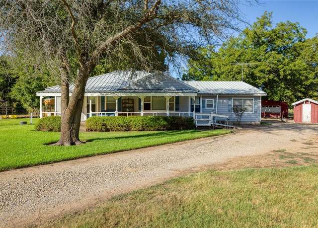 Property at 4525 Midway Rd, Weatherford, TX 76085, 3 beds, 2 baths
