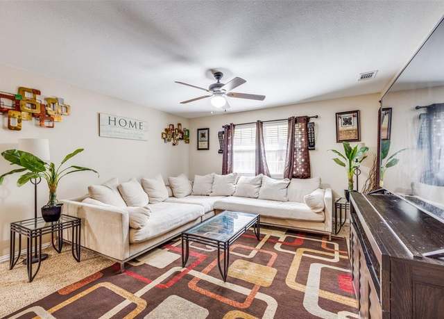 Property at 318 E Chestnut St, Denison, TX 75021, 3 beds, 2 baths