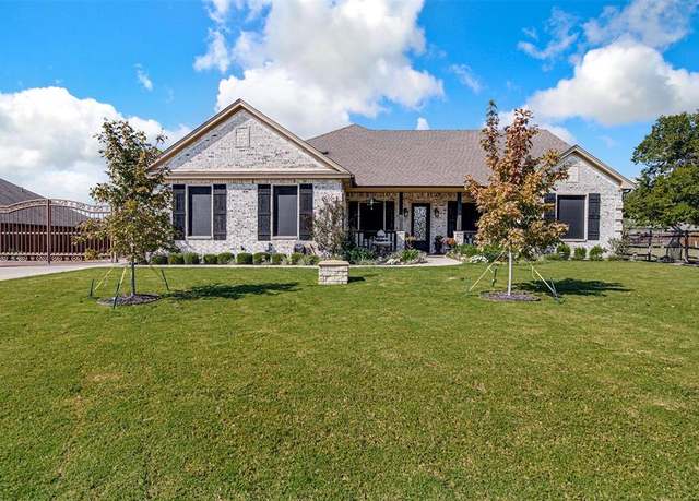 Property at 5632 Pinkeys Ct, Fort Worth, TX 76126, 3 beds, 2.5 baths